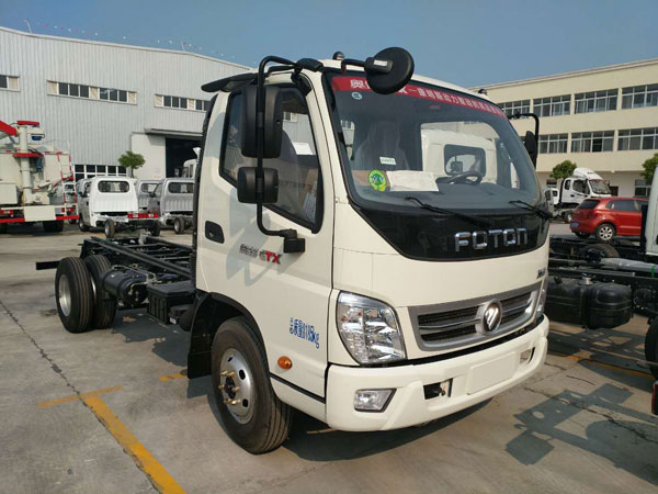 福田奧鈴4米4.3噸易燃液體運(yùn)輸車(chē)