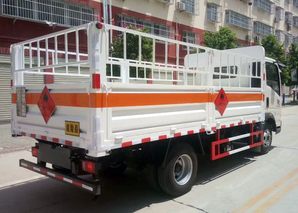 重汽豪沃4.1米1.1噸藍(lán)牌氣瓶運輸車