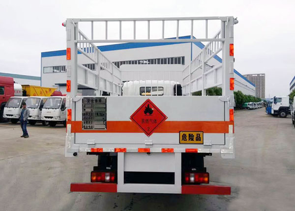 重汽豪沃4.1米1.1噸藍(lán)牌氣瓶運輸車
