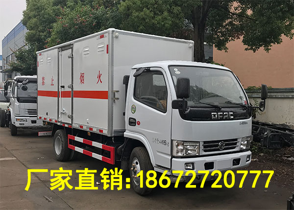 東風(fēng)炸藥運(yùn)輸車(chē)