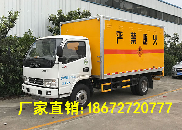 東風(fēng)多利卡炸藥運(yùn)輸車(chē)
